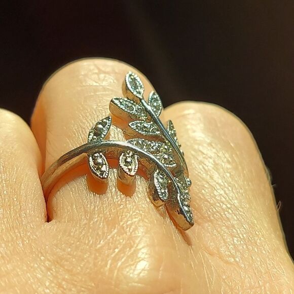 Vintage Art Deco Leaf Filigree Ring Size 8 - Picture 6 of 14
